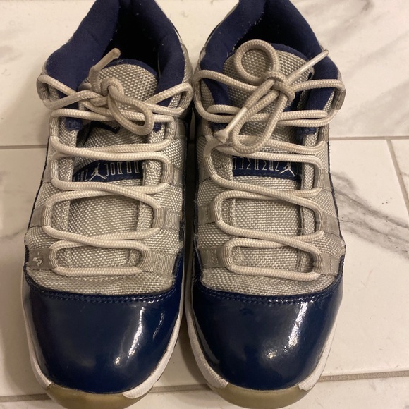 Nike Air Jordan Retro 11 Low Georgetown  Youth 2y - Picture 3 of 12